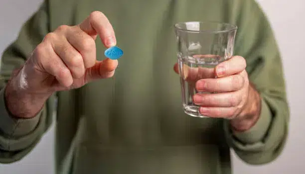 威而鋼真相大揭秘！正常人吃威而鋼會發生什麼事？賴醫師告訴你